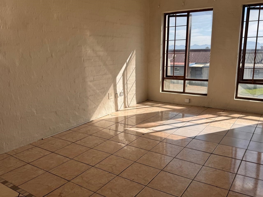 To Let 2 Bedroom Property for Rent in De Almeida Western Cape